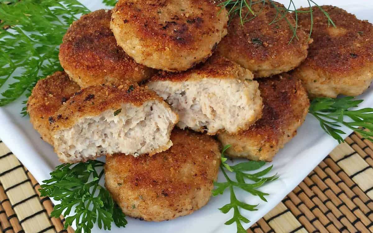 These kotlety are not only delicious but also kid-friendly. The flavorful, juicy patties are sure to be a hit with the little ones.