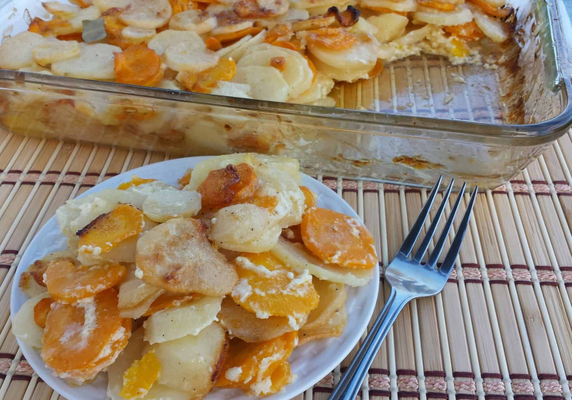 baked potatoes with garlic and carrots