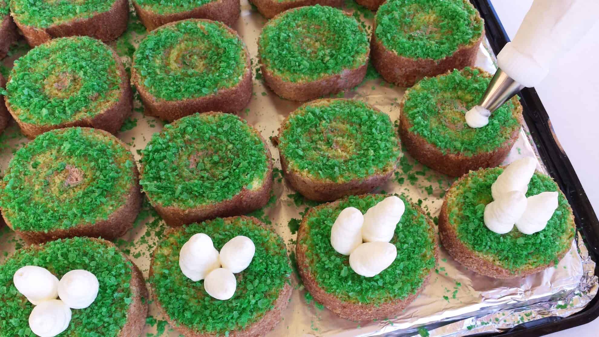 Isn't it a mushroom season now? These decorative desserts are mushrooms growing on top of an old stump in the forest. That chocolate cream inside the roll, the white cream of the mushroom stem and chocolate mushroom head make the taste unforgettable and crave-able. #oldstumpdessert #fallbaking #beautifuldessert