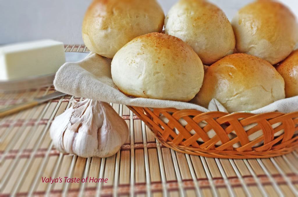 Garlic Dinner Rolls