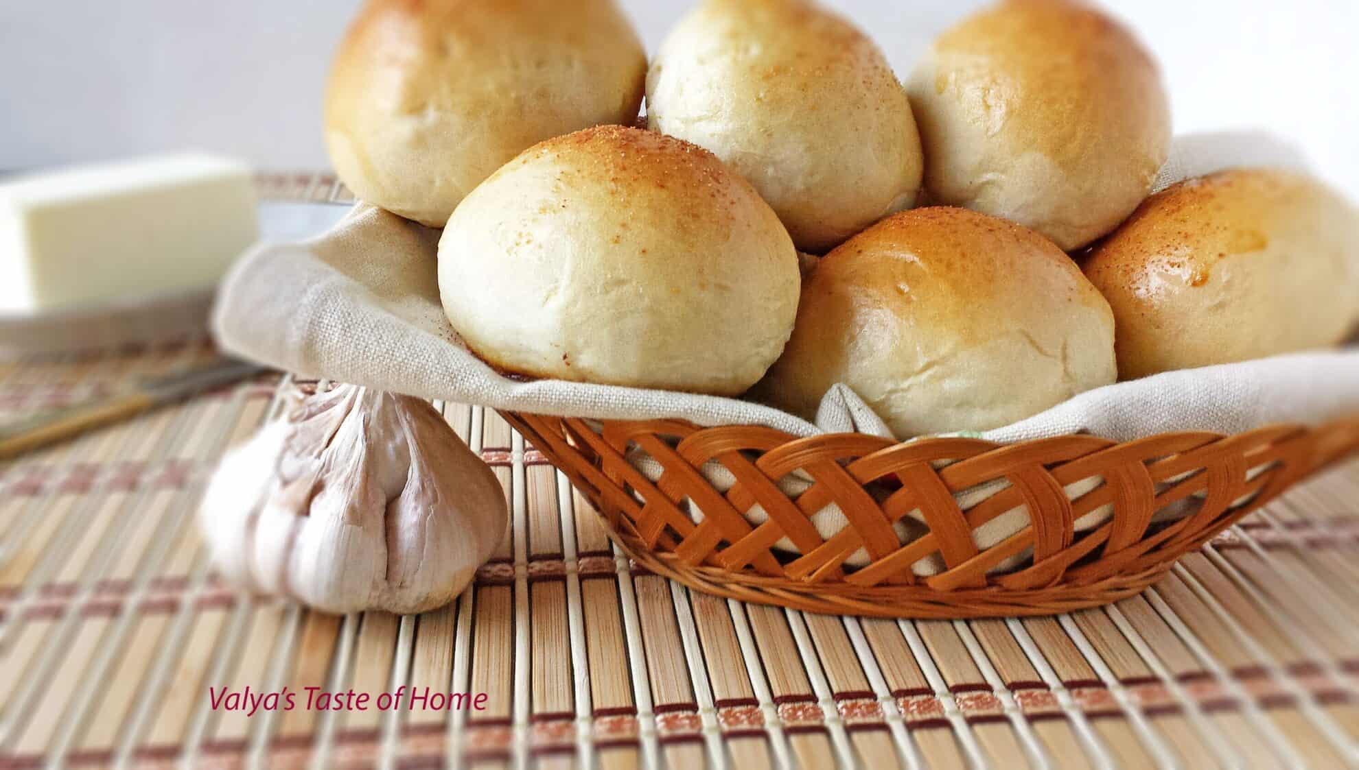 Garlic Dinner Rolls