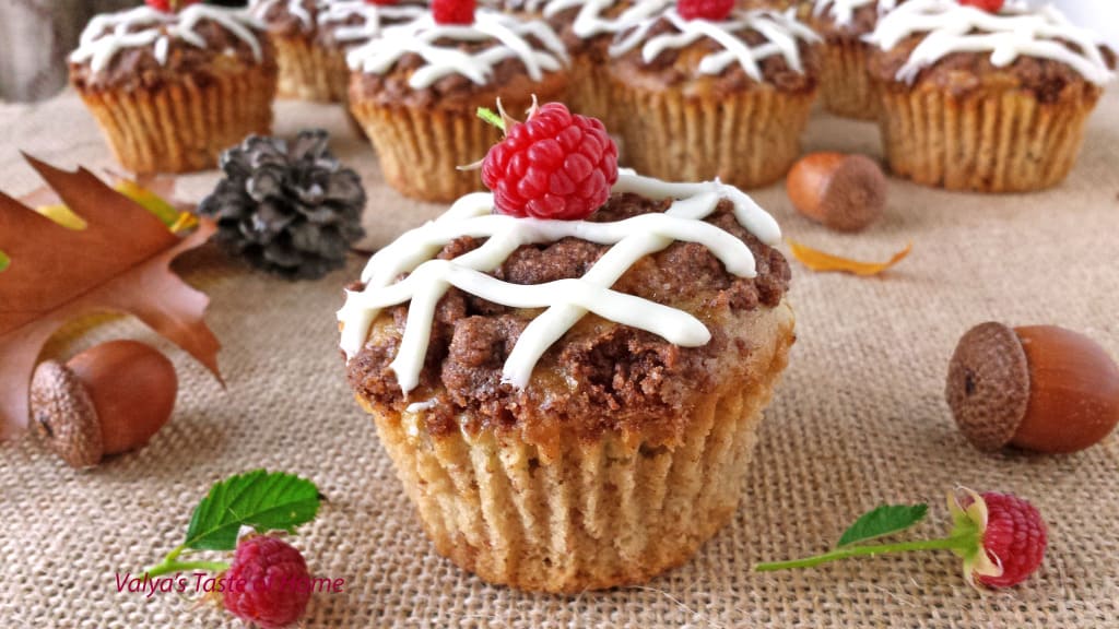 Apple Banana Muffins with Cinnamon Topping 