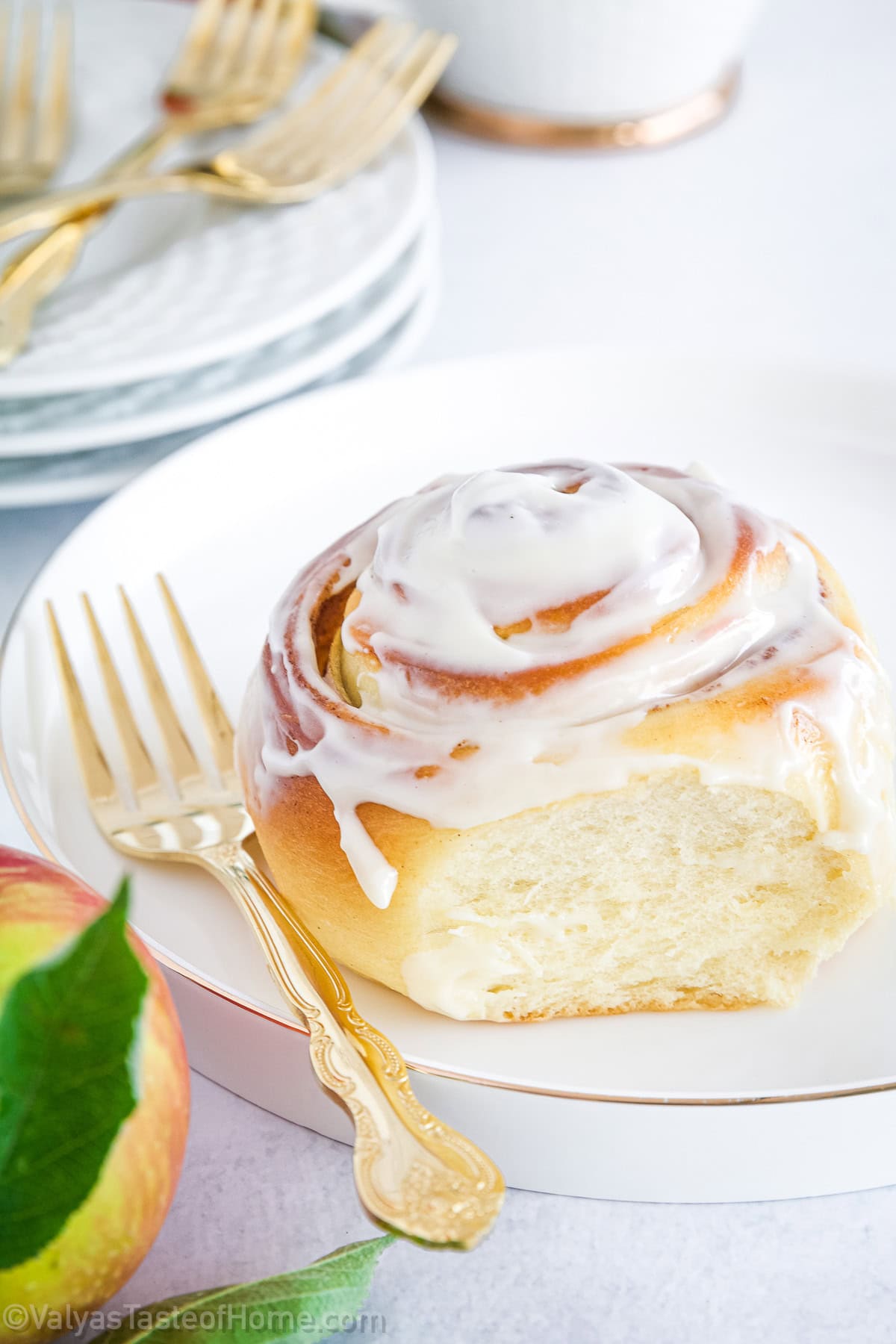 Apple cinnamon rolls make a great snack for any time of day.