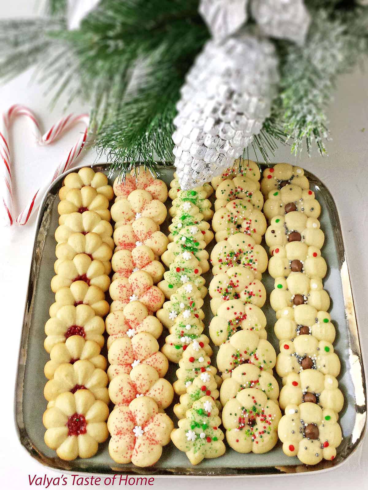 These cookies are perfect to serve to your family with some milk, or to lay out on the Christmas table for friends and family that come over!