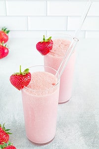 Looking for a refreshing and healthy beverage to start your day on the right foot? Look no further than this delicious Strawberry Smoothie recipe!