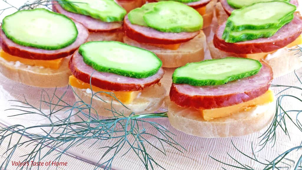 In just 20 minutes and with only 5 ingredients, you can serve up these tasty canapés, perfect for both casual family dinners and more formal gatherings.