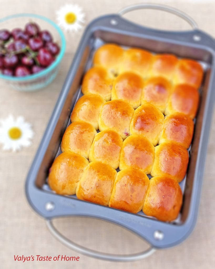 Sweet Buns with Fresh Cherry Filling (Piroshki) 