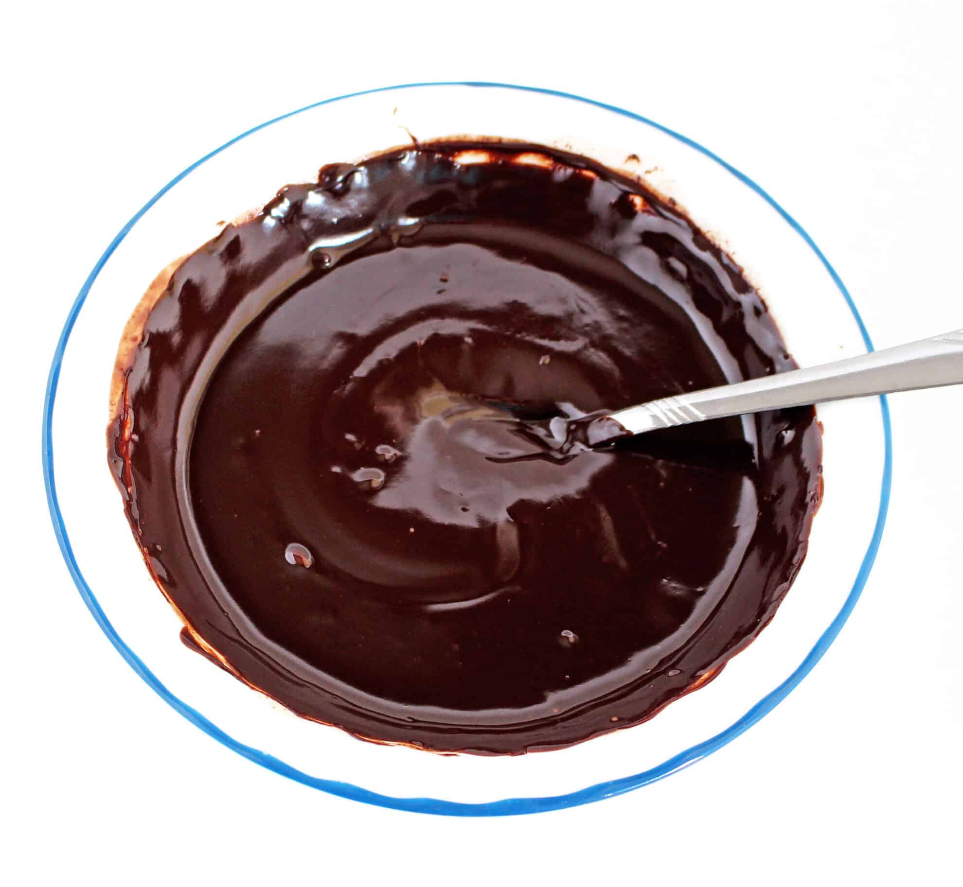 You can also use the same ingredients but microwave it instead by adding the chocolate bar and milk to a microwave-safe bowl and microwaving it in 30-second intervals till the chocolate melts. Stir each time till it turns into a beautiful ganache.