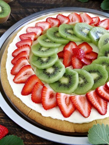 Another kid-friendly project is up again! Of course, there are lots of different fruit you can put on dessert pizza, but strawberry and kiwi is our family's absolute favorite combination, and this Strawberry Kiwi Dessert Pizza is my kid’s favorite dessert pizza.