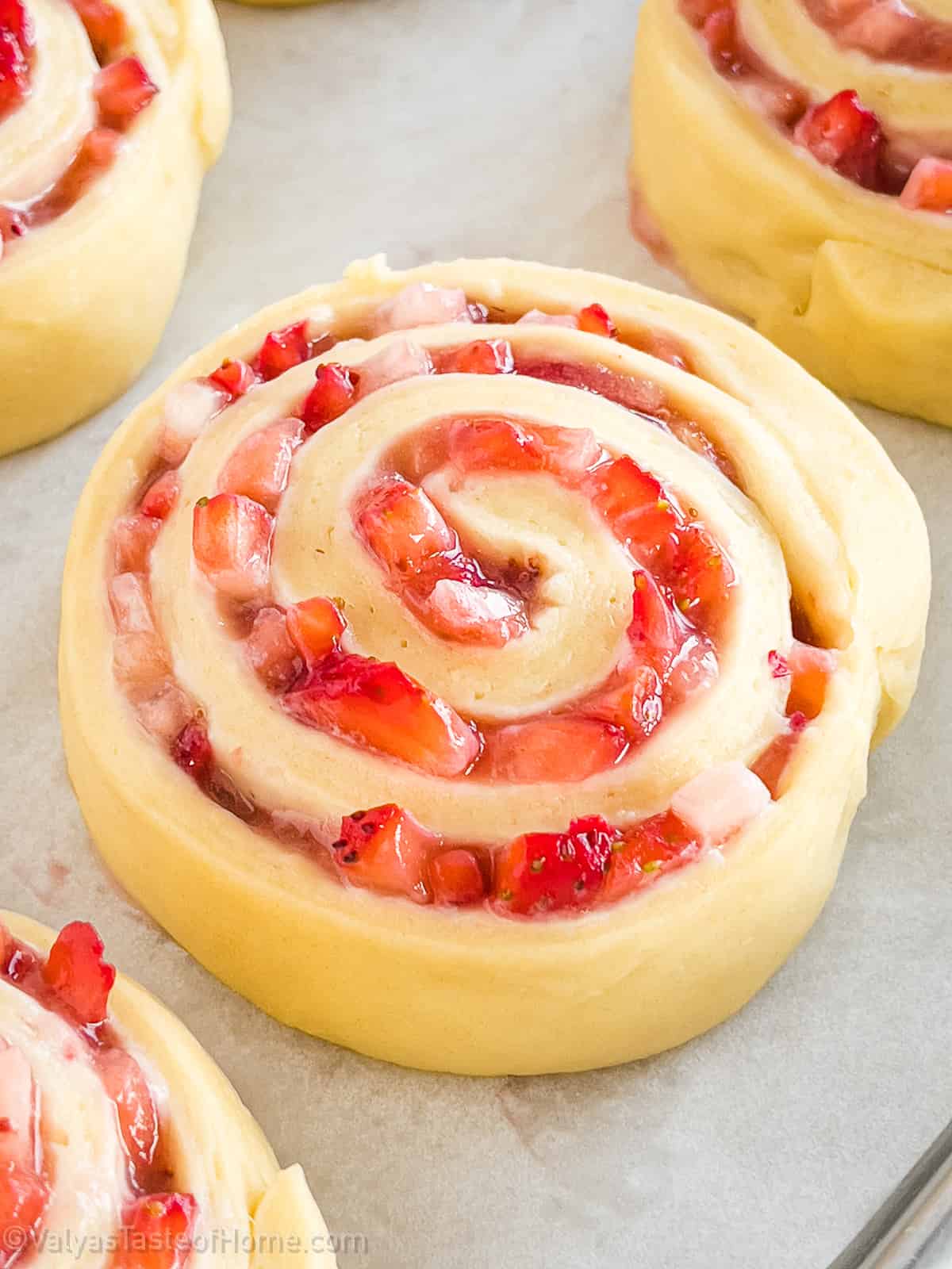 Let the strawberry rolls rise for another 30 minutes.