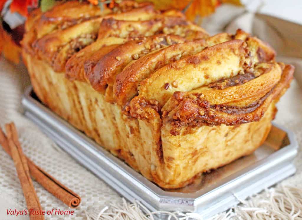 Pumpkin Pull-apart Bread with Pecans and Caramel