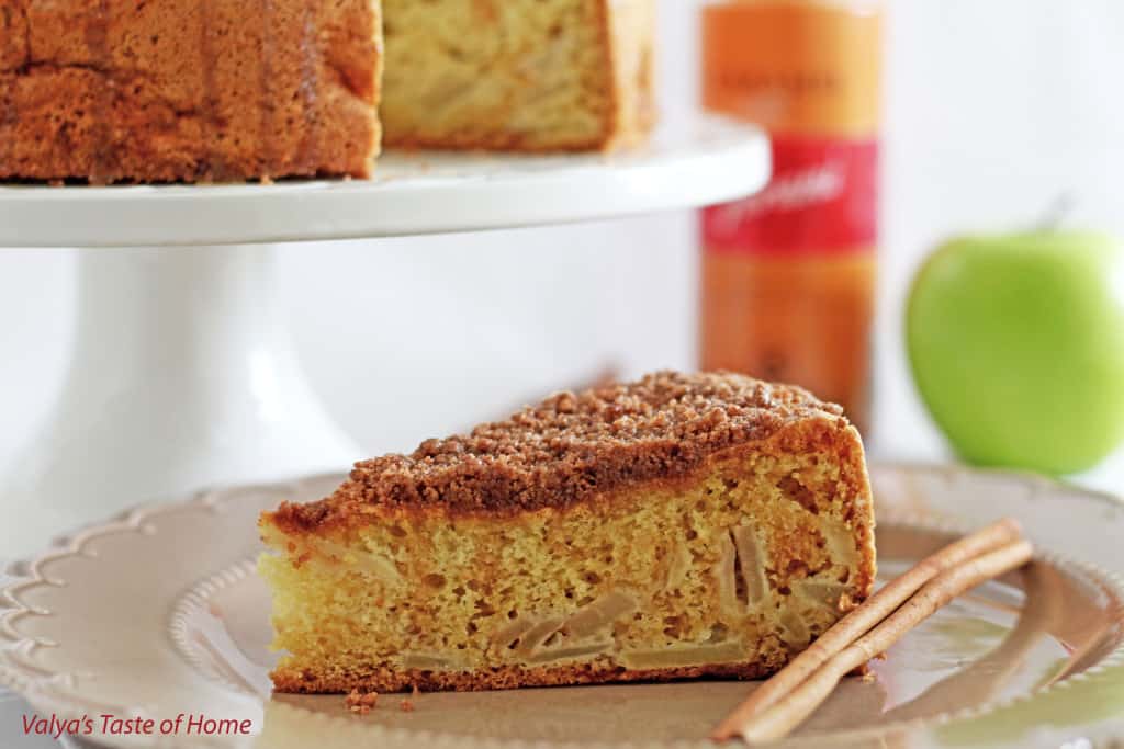 Sharlotka with Caramel and Cinnamon Crumb Topping