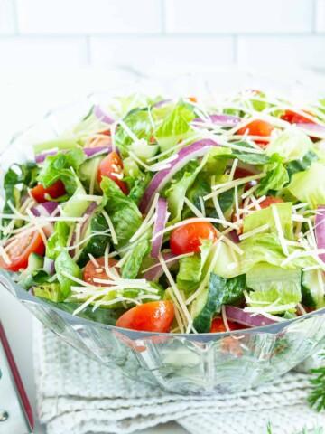 This salad is a total crowd-pleaser and is made with crisp romaine lettuce, fresh veggies, and a delicious salad dressing.