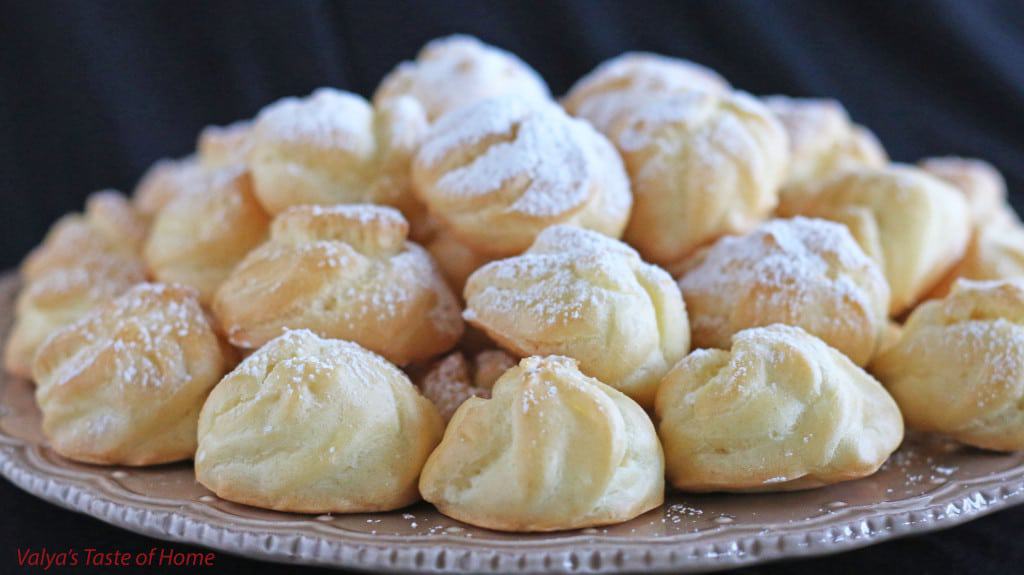 I absolutely love Cream Puffs – Éclairs. For several reasons. They are one of my favorite pastries to bake and assemble.