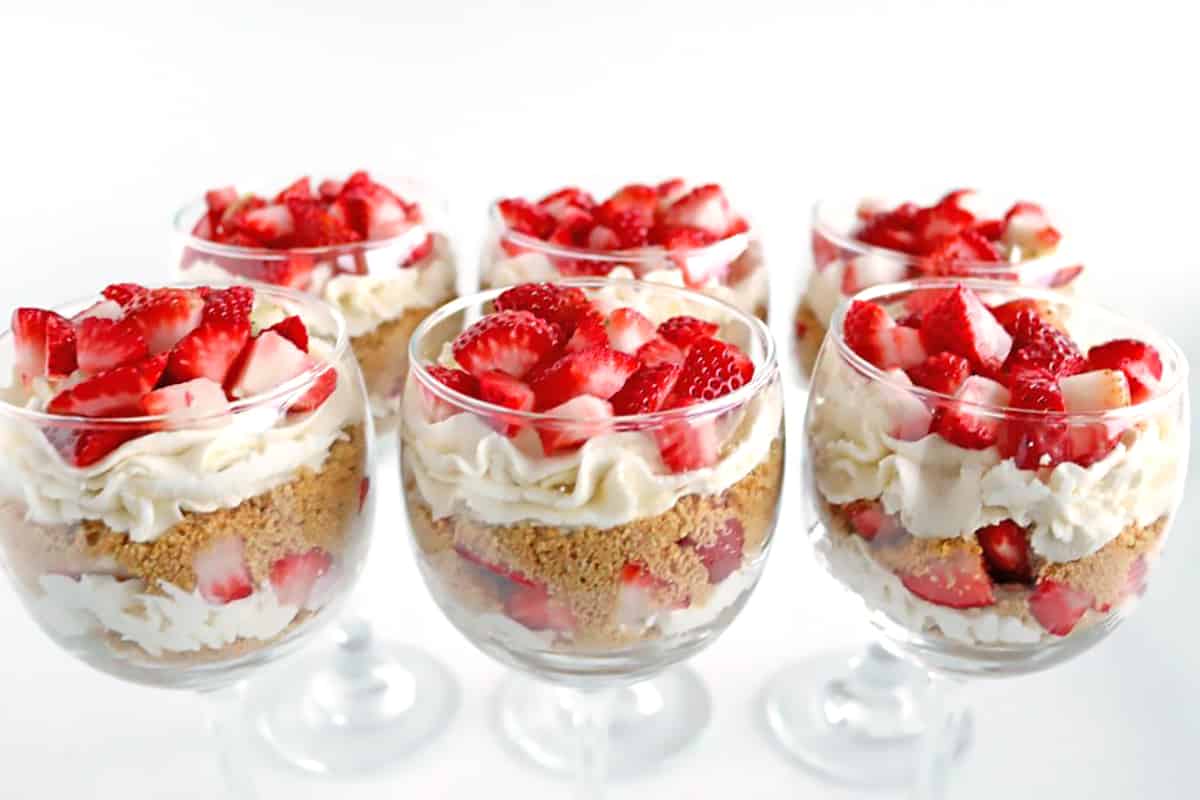 These No Bake Farmers Cheese Cheesecake Desserts not only beautiful but very delicious too! Nice table decoration; perfect for special occasions.