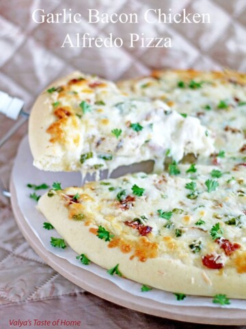 Garlic Bacon Chicken Alfredo Pizza