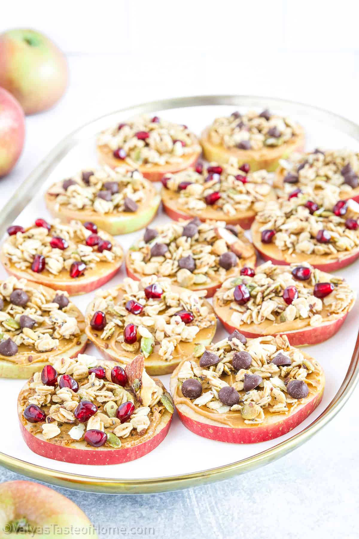 These snacks are the most delicious combination of apple, peanut butter, and granola in a bite-size snack.