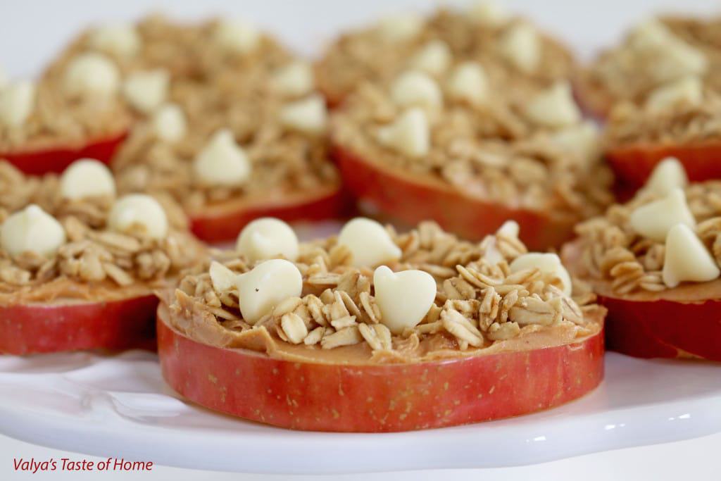 Apple Peanut Butter and Granola Snacks