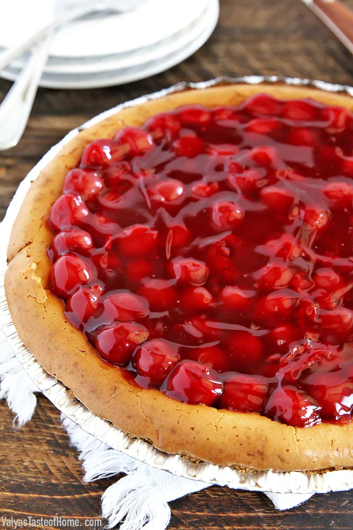 This Cherry Cheesecake is so easy to make and has a delicious original flavor that is hard to beat. It’s very smooth and creamy. A bit on the sweet side, but the slightly sour cherry topping perfectly complements that sweetness that is irresistible.