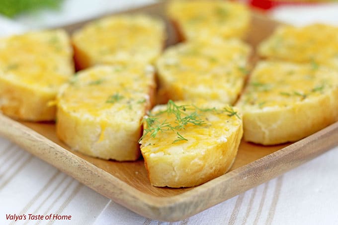 Toasted Cheesy Garlic Canapés