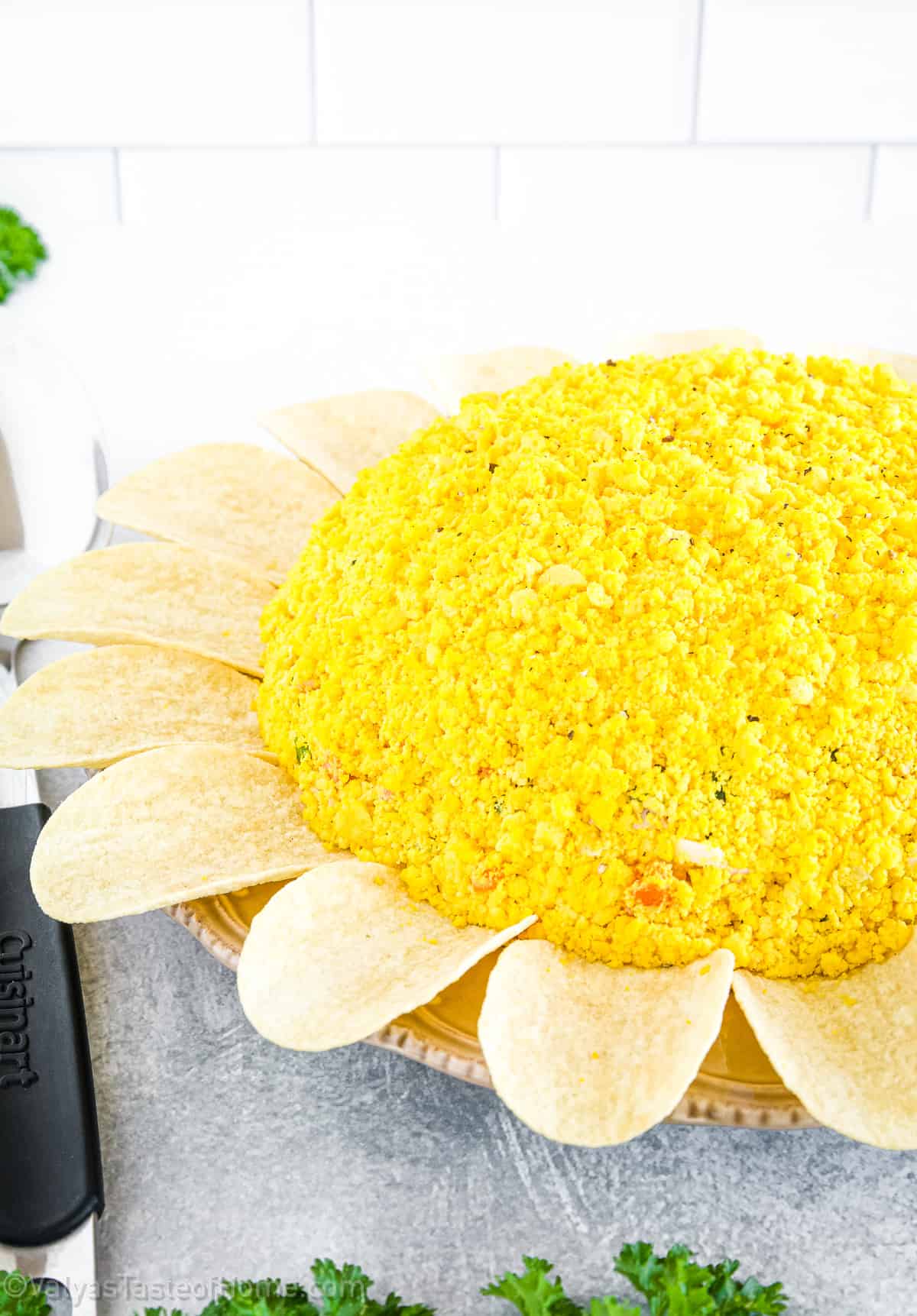 Light, refreshing, and nourishing, this sunflower salad is not only delicious but also healthy, making it the perfect choice for a relaxed afternoon lunch or as a side dish to a hearty meal.