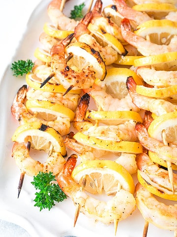 Whether you’re hosting a summer barbecue, planning a casual weeknight dinner, or simply looking to indulge in a delicious and healthy meal, these grilled lemon pepper shrimp kabobs are a surefire crowd-pleaser that will impress your guests.