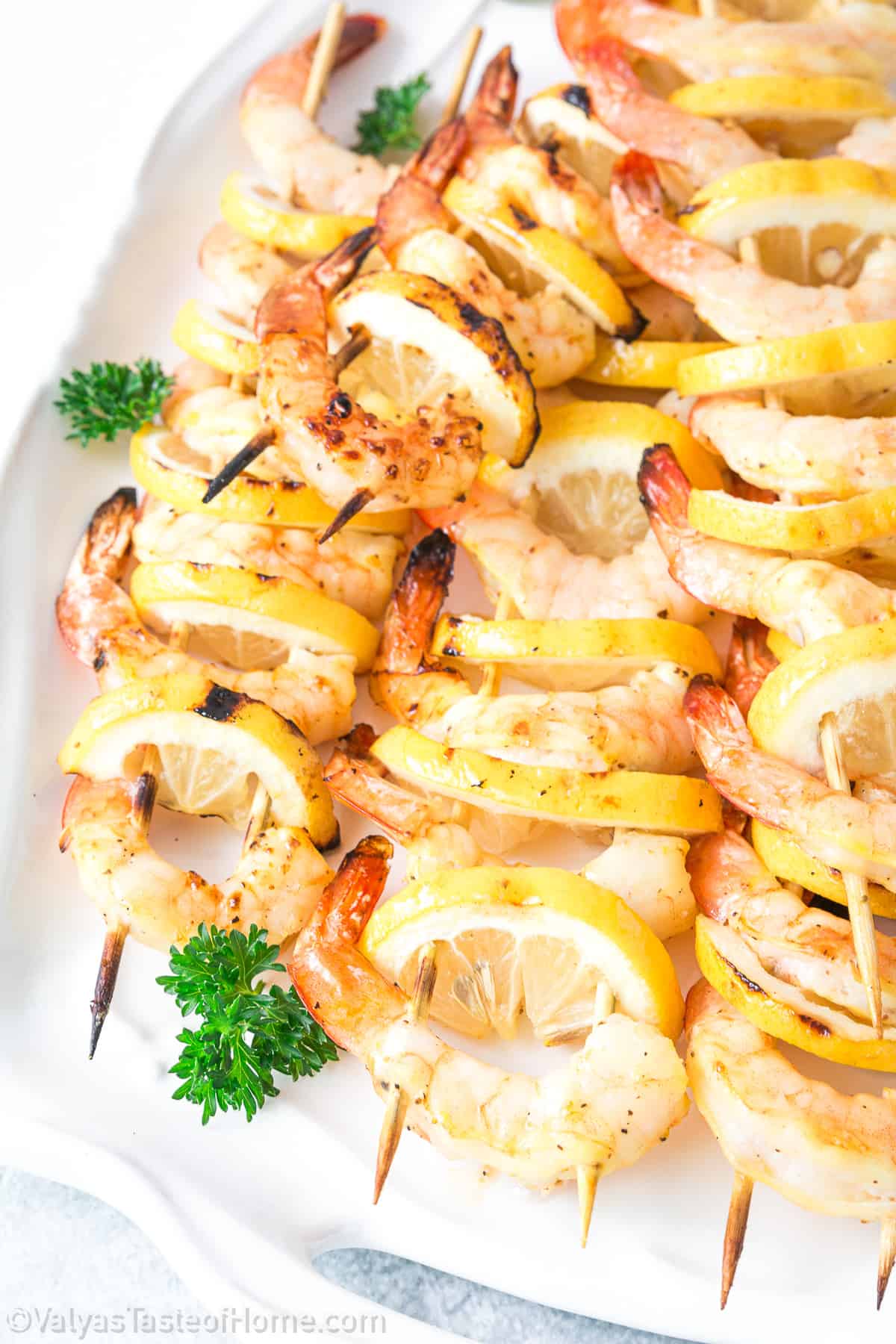 Whether you’re hosting a summer barbecue, planning a casual weeknight dinner, or simply looking to indulge in a delicious and healthy meal, these grilled lemon pepper shrimp kabobs are a surefire crowd-pleaser that will impress your guests.