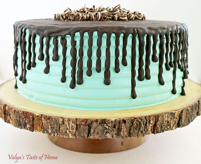 Your beautiful and delicious Mint Chocolate Cake is easy to be served. For a double dose of deliciousness, serve it with your favorite mint chocolate chip ice cream!