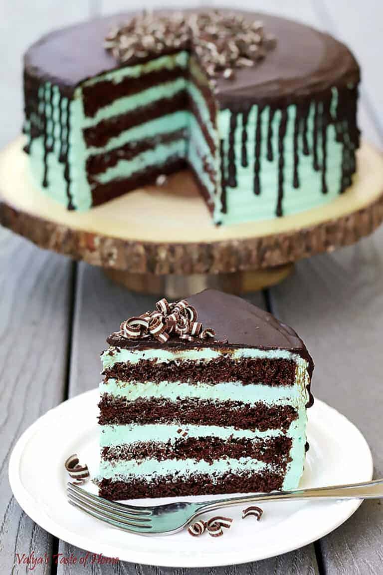 Mint and Chocolate? Yes! A perfect combination! I absolutely love those little rectangular candies called "Andes Chocolate Mints" and this Mint Chocolate Cake closely resembles it.
