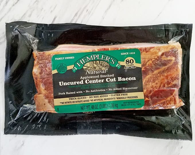 How can you not know how to prepare bacon? It sounds too easy, just fry it up in a pan! But sometimes, if you don't know a few tricks, even simple things can be a messy hassle. In this post, you will find out How to Make Perfect Quick and Easy Oven Broiled Bacon! #broiledbacon #ovenbroiledbacon #easybroiledbacon