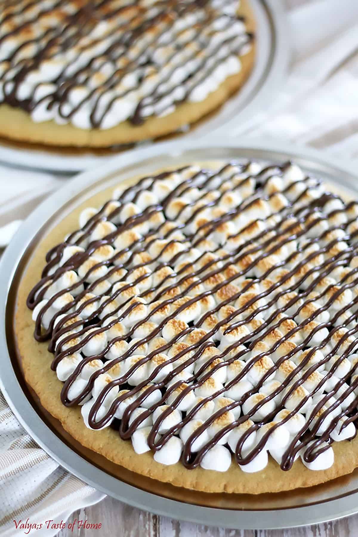  BAKE IT WITH MEL – Campfire S'mores Pizza Cookie Kit