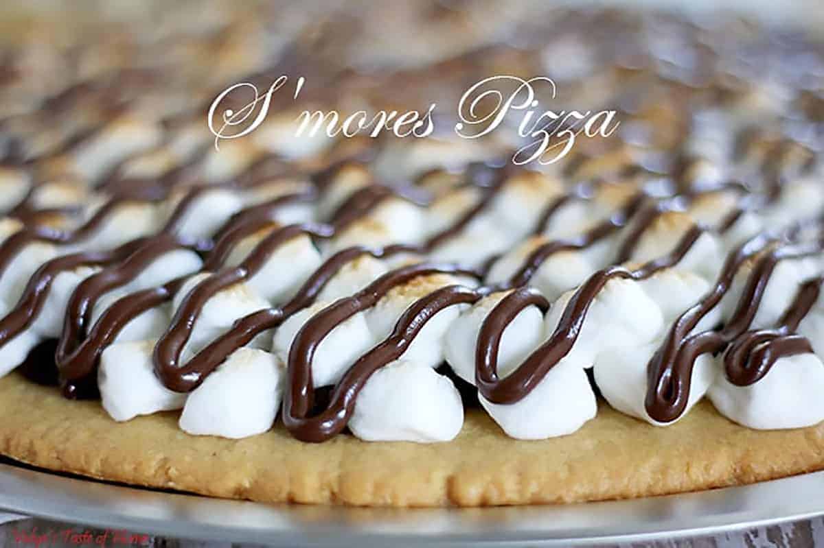 Delicious Dessert! Now get both S'Mores Dessert Pizza and Cinnamon Wheels  for AED 39 only. Use code: DD39 #dessertpizza #smoresdessert…