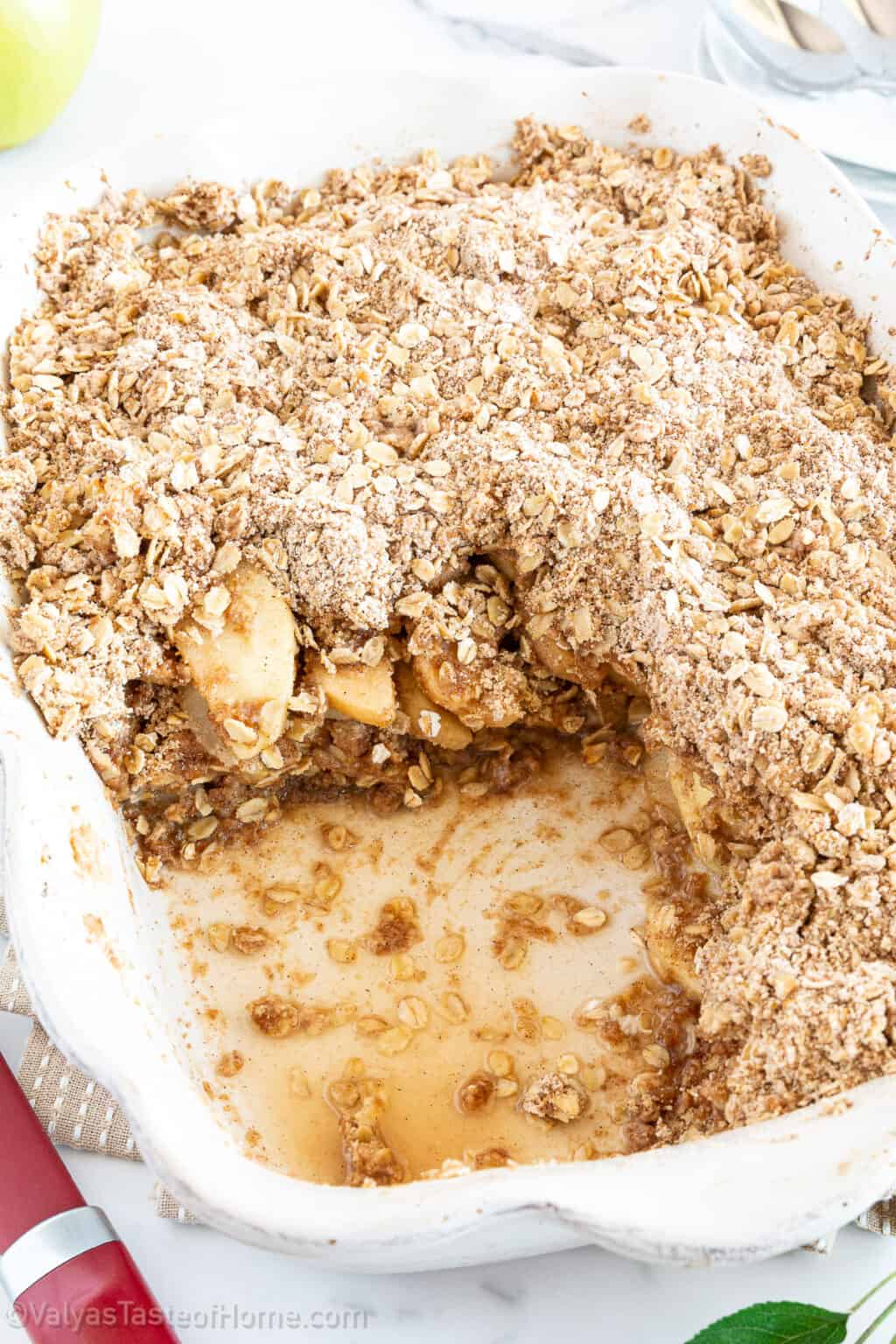 The Best Homemade Apple Crisp (Quick and Easy Recipe)