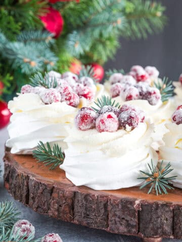 You can make these Meringue Fruit Baskets any size, shape (circular or square), and decorate in endless ways.