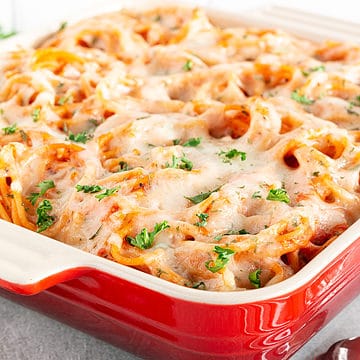 This Marinara Pasta recipe is the quickest and easiest one you'll ever come across and it can be ready and on your dinner table in less than 30 minutes! 