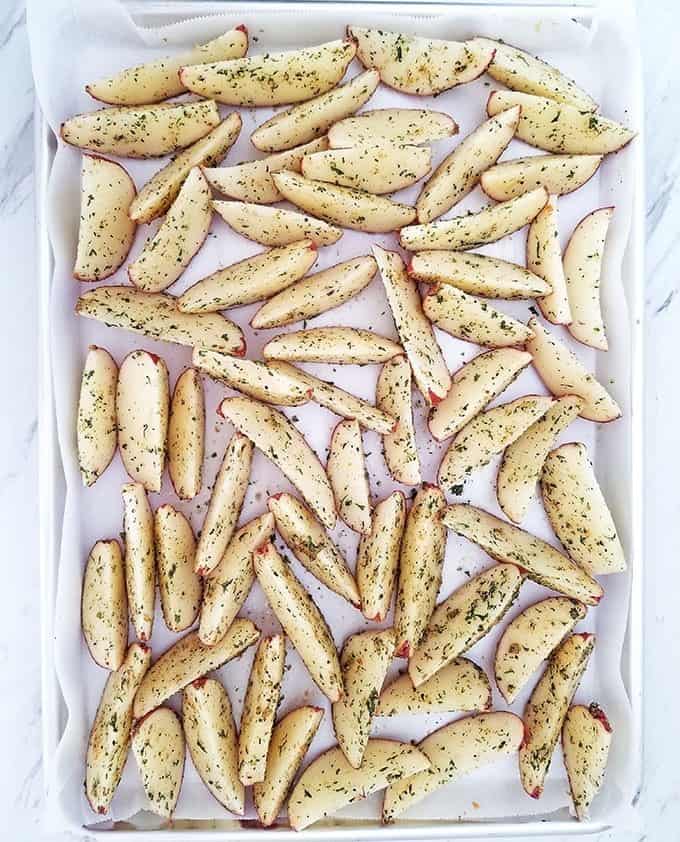 These Seasoned Baked Red Potato Wedges are a little crunchy on the outside, perfectly soft on the inside and so tasty! It makes a perfect side dish, for dipping into ketchup, ranch, or thousand island sauce. #seasonedbakedredpotatoeswedges #potatowedges #bakedpotatowedges #valyastateofhome
