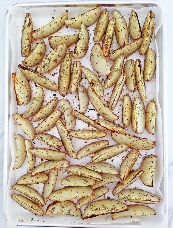 These Seasoned Baked Red Potato Wedges are a little crunchy on the outside, perfectly soft on the inside and so tasty! It makes a perfect side dish, for dipping into ketchup, ranch, or thousand island sauce. #seasonedbakedredpotatoeswedges #potatowedges #bakedpotatowedges #valyastateofhome