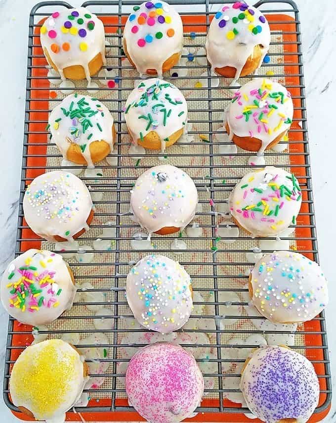Sprinkle the mini-Paska with any sprinkles or decorations of your choice.