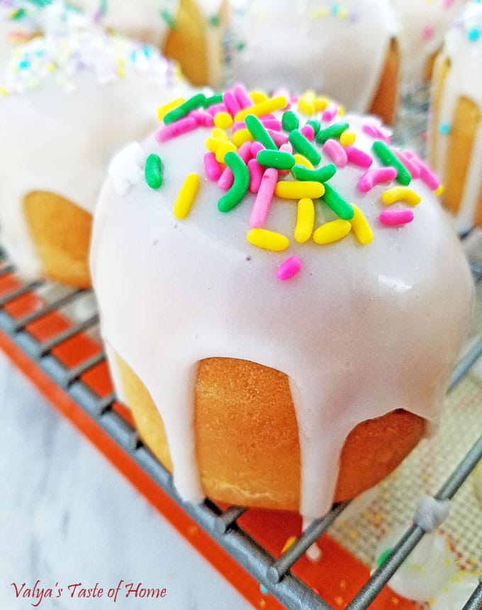 Mini Paska Easter Bread Recipe (Cupcake Size Paska - Kulich)