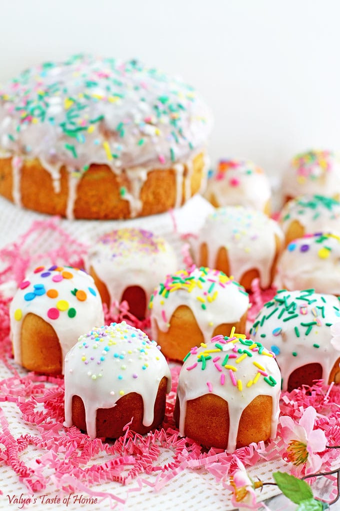 Mini Paska Easter Bread Recipe (Cupcake Size Paska - Kulich)