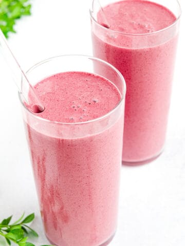 A berry smoothie recipe is a delicious, refreshing, and nutritious blend of various types of berries, dairy or dairy-free milk, and sweeteners.