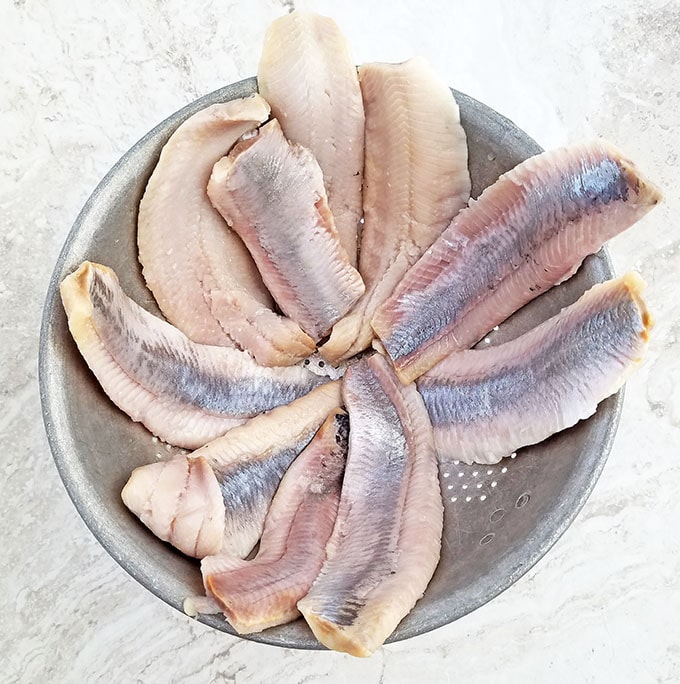 rinse the herring fillets under warm running water.