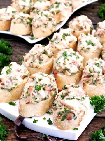 These Chicken Bacon Alfredo Canapés Appetizers are absolutely delicious served warm. These appetizers are so hearty and filling it also eats like a meal. You may turn it into a fantastic meal by adding a good homemade Caesar salad for an easy, light, and perfect lunch.