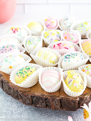 These Easter Egg Oreo Truffles are not only adorable, but they're also super easy to make using panty staple ingredients! It's so easy, even kids can make them!