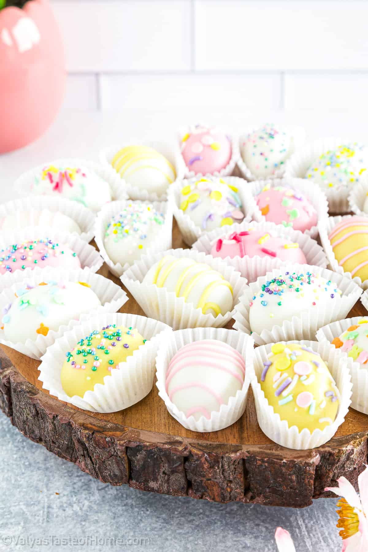 These Easter Egg Oreo Truffles are not only adorable, but they're also super easy to make using panty staple ingredients! It's so easy, even kids can make them!