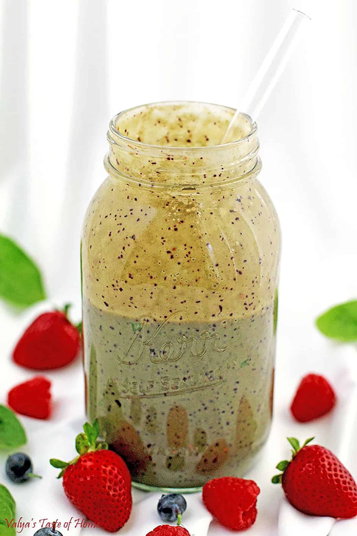 Healthy Spinach Berry Smoothie (Delicious + No Added Sugar!)