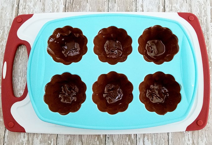 Pudding Chocolate Cups with Berries and Cream