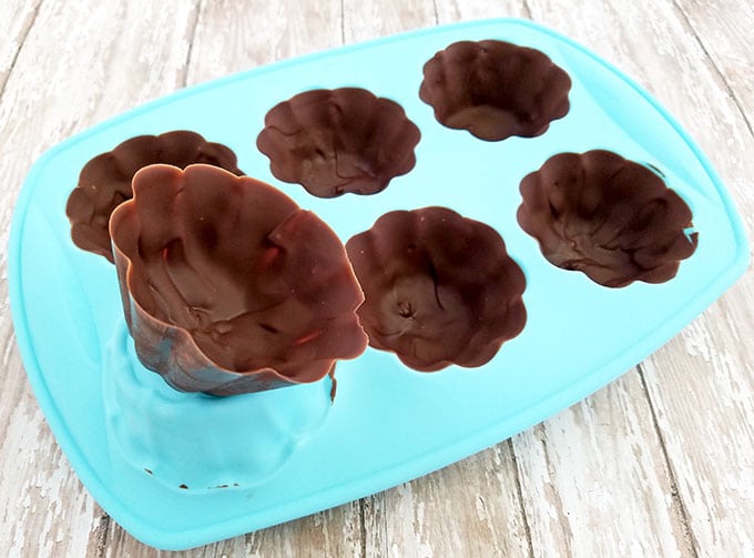 Easy Fruit Chocolate Cups with Pudding + Fresh Berries