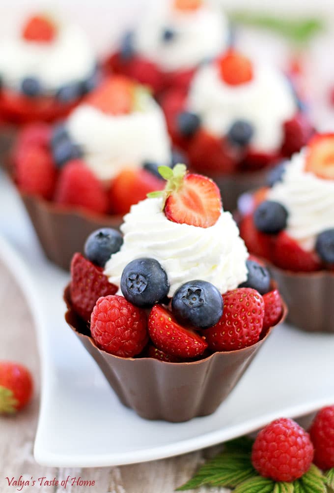 Pudding Chocolate Cups with Berries and Cream