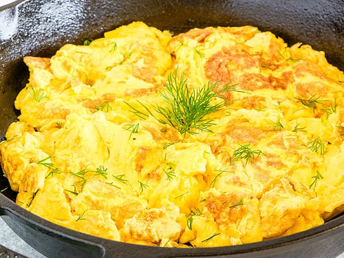 How to Make Scrambled Eggs (Perfectly Fluffy Every Time!)